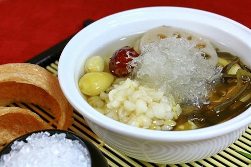 Tổ yến non là gì? Mách bạn cách phân biệt tổ yến non và tổ yến già.